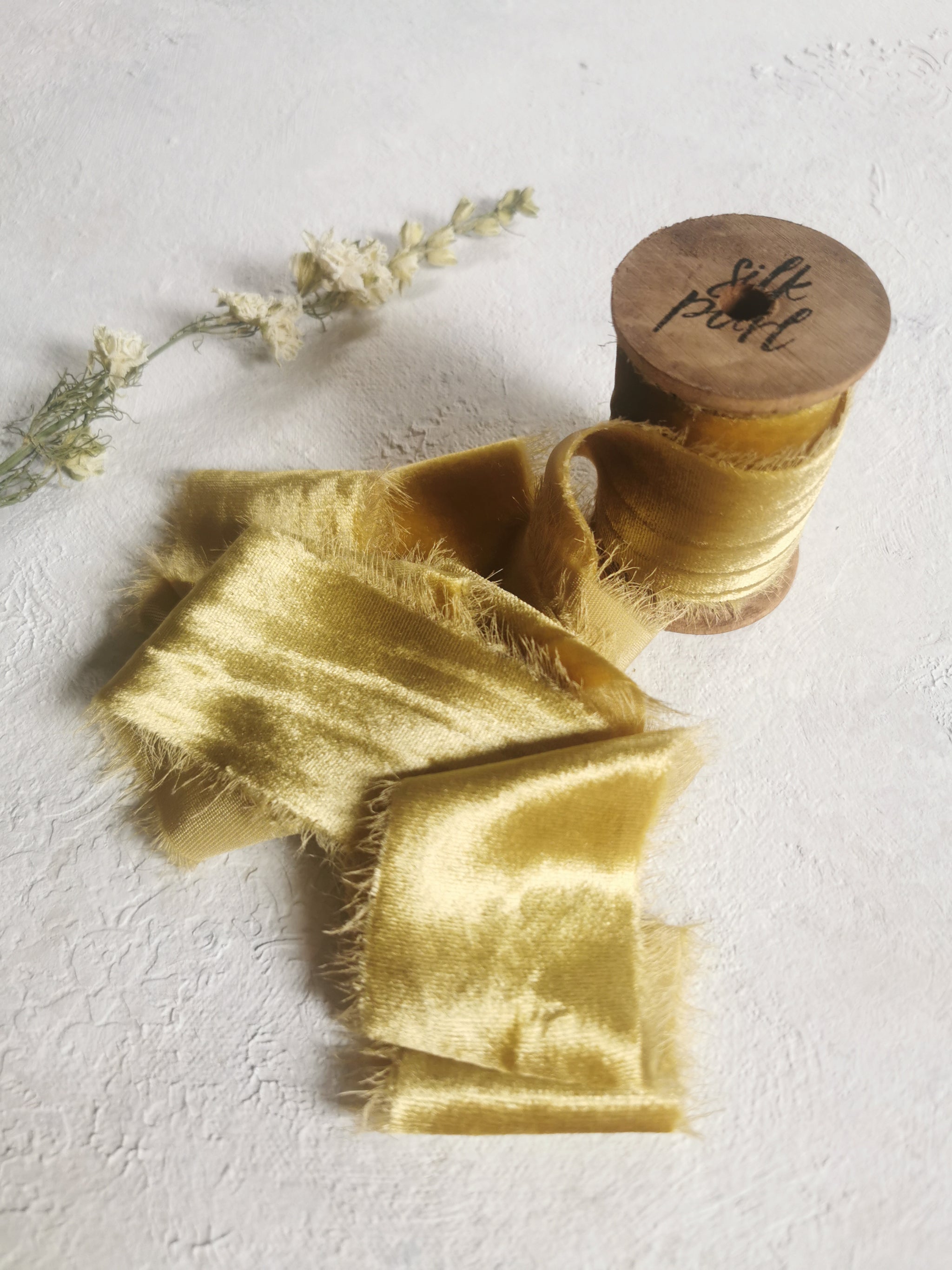 GOLDEN SILK VELVET RIBBON